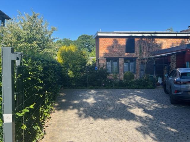 Fewo Mit 3 Sz, Direkte Innenstadtlage, Suedterrasse, Parkplatz Auf Dem Eigenem Privatgrundstueck, 2X E-Bike Und E-Autoladesaeule Inklusive, Konzertkirche, Schauspielhaus, Fh, Jahnsportforum Sowie Der Tollensesee Sind Fusslaeufig In Ein Paar Minuten E نيوبراندنبرغ المظهر الخارجي الصورة